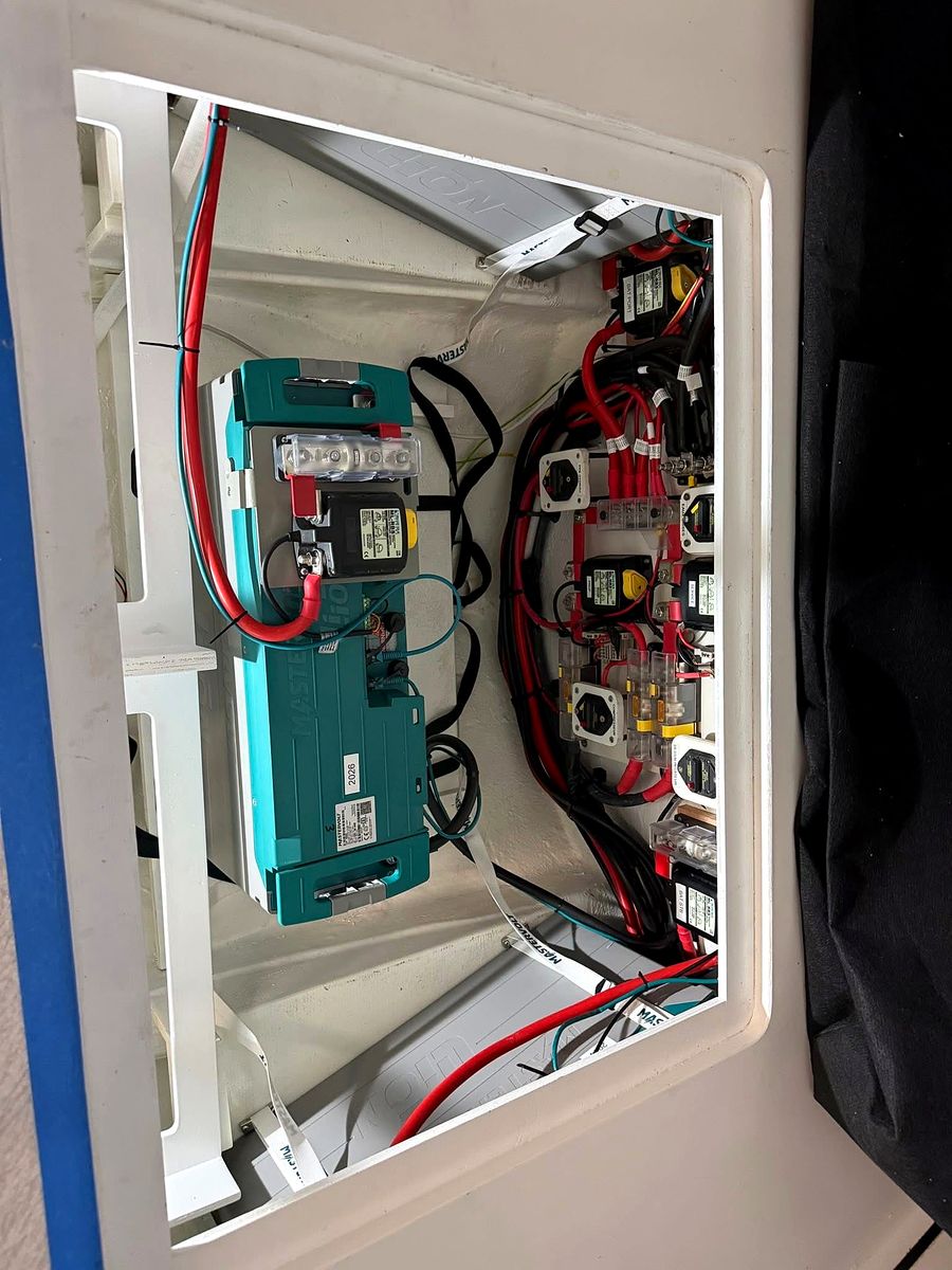 Tableau électrique avec distribution et protections